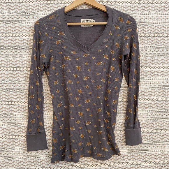 Gray Floral Long Sleeve Waffle Textured Top, GRAPHIC on BACK - Picture 6 of 10